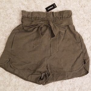 EXPRESS Green high Rise shorts
